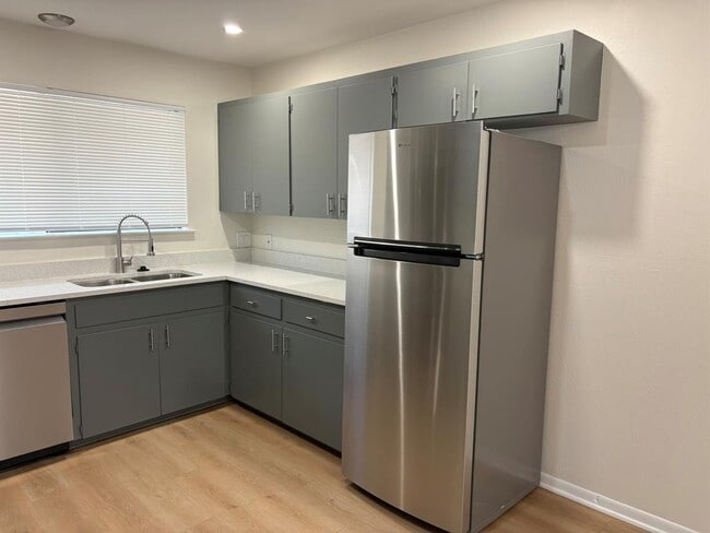 Building Photo - 6009 Shadow Valley Cove