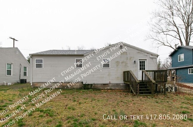 Building Photo - 1611 W Belmont St