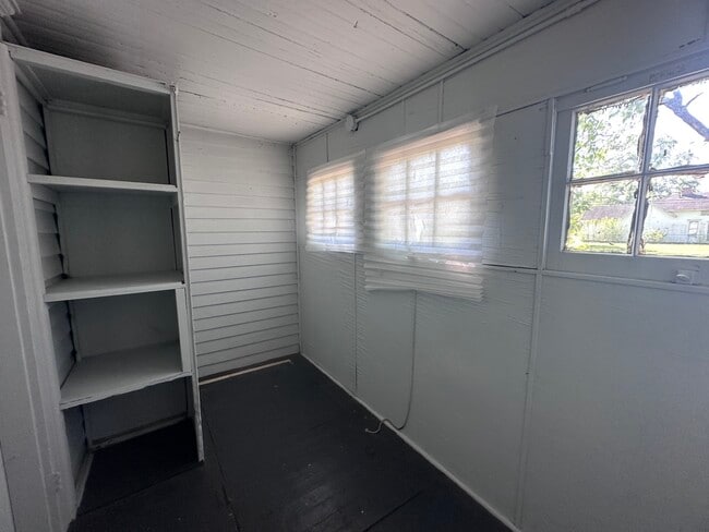 Building Photo - 610 Harmon-