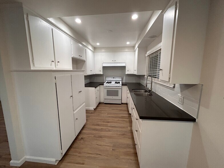 Building Photo - 701 S Osage Ave