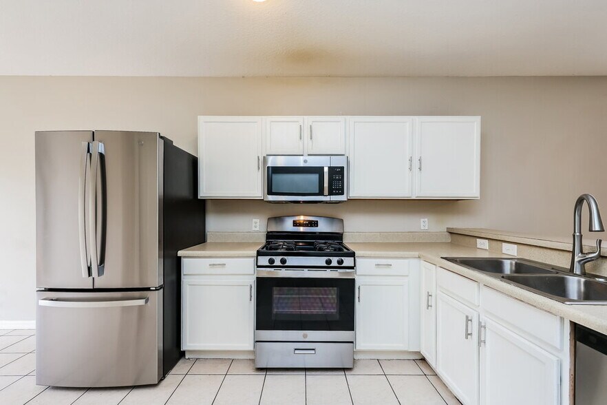 Building Photo - 7742 Bristol Park Dr