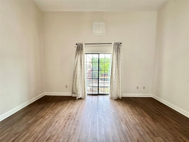 Building Photo - 1602 Elgin St