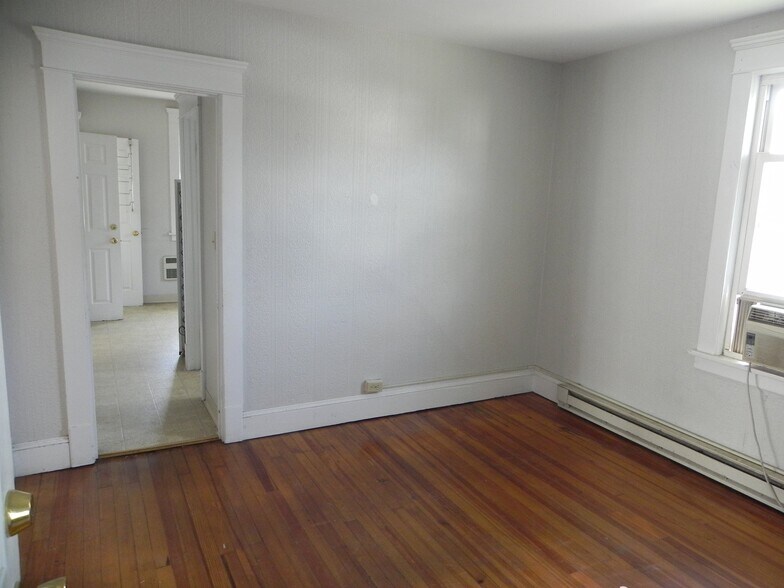Building Photo - 67 Fairfield Ave