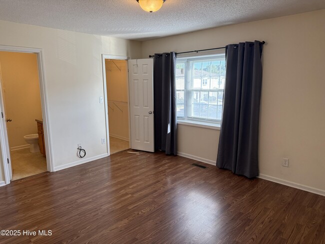 Building Photo - 4033 Cobblestone Dr