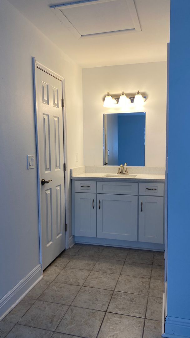 Building Photo - Beautifully Updated 2 Bedroom, 2 Bath Vill...