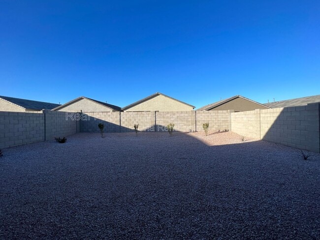 Building Photo - 19410 W Hazelwood St