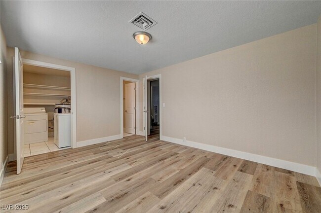 Building Photo - 6121 Edgewood Cir
