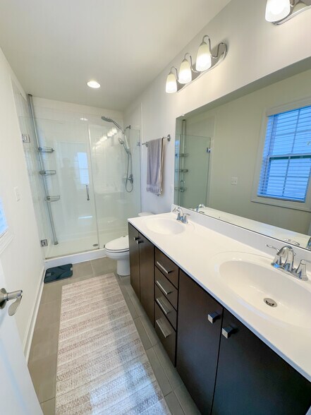 Building Photo - 1058 Old Trail Dr