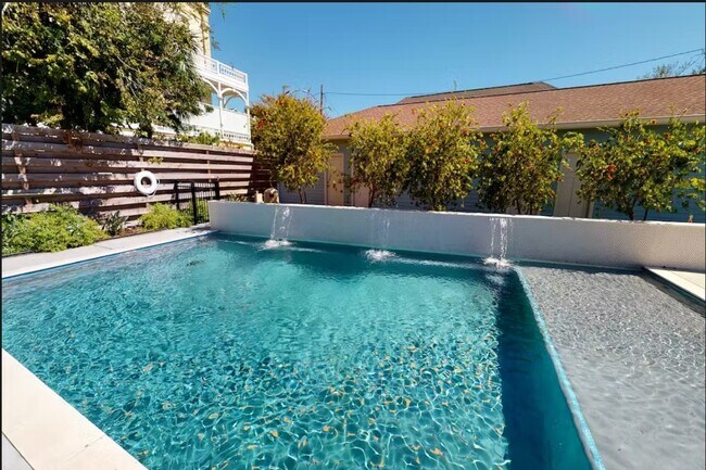 Building Photo - 1822 25th St