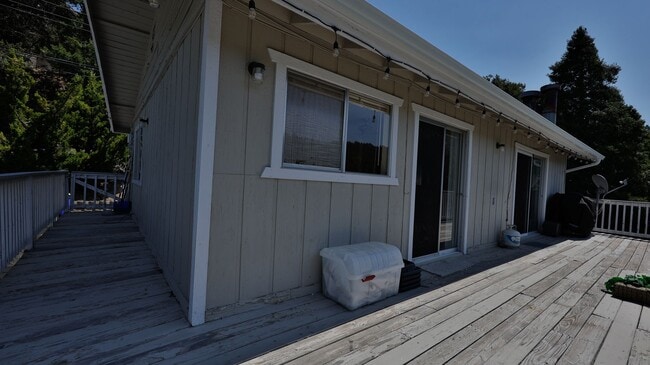 Building Photo - 4 Bedroom 2 Bath Level Entry Home