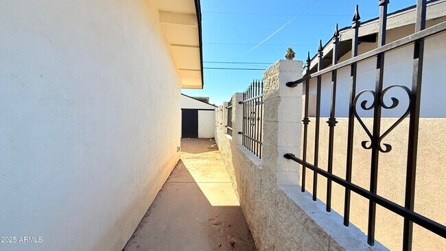 Building Photo - 4109 E Moreland St