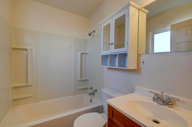Building Photo - 306 Stanford Dr SE