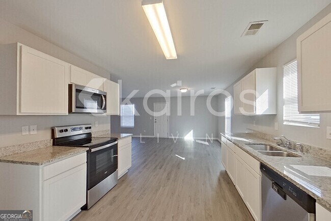 Building Photo - 633 Canal St