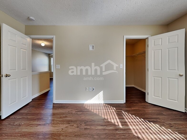 Building Photo - 424 Hartford Ct