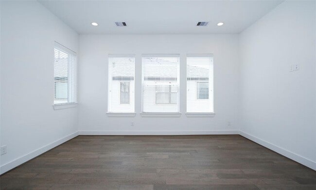 Building Photo - 2621 Jackson St