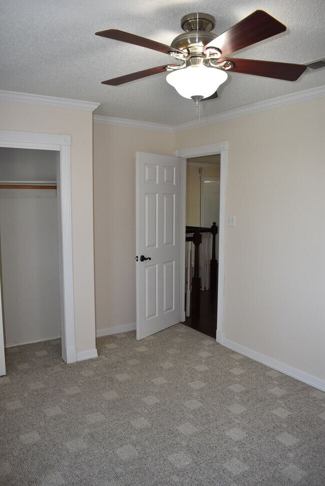 Building Photo - Beautiful Remodeled Home with 3 Bedrooms a...