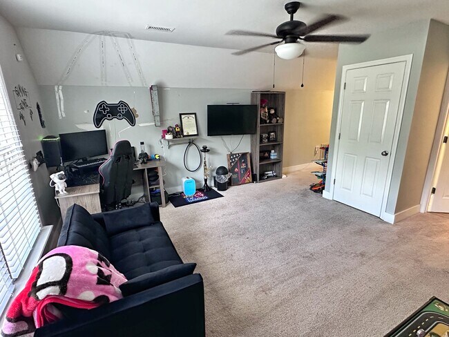 Building Photo - 304 Chisholm Trail