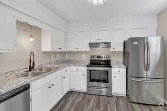 Building Photo - AVAILABLE NOW. 2 BD 1 1/2 BATH. CLOSE TO E...