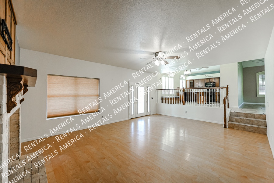 Building Photo - 5839 W Beryl Ave