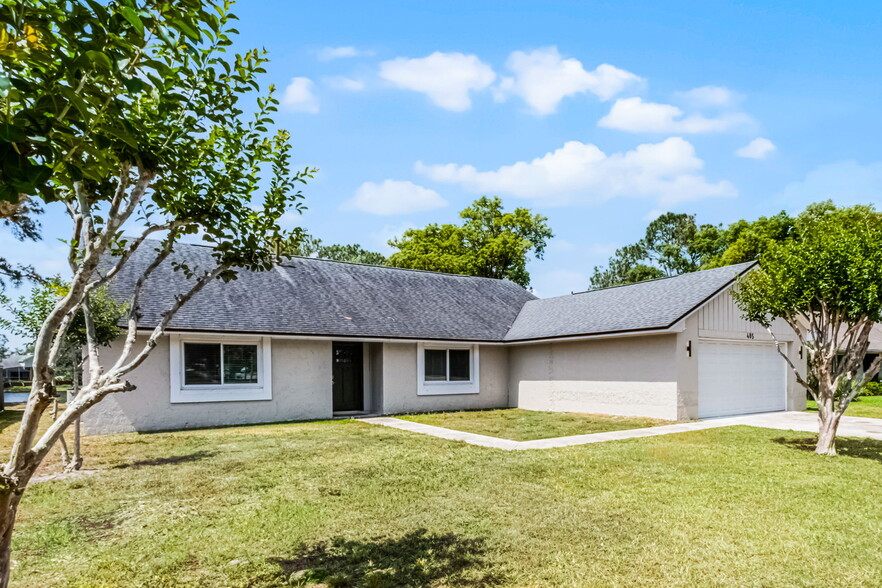 Primary Photo - 485 Lakeshore Dr