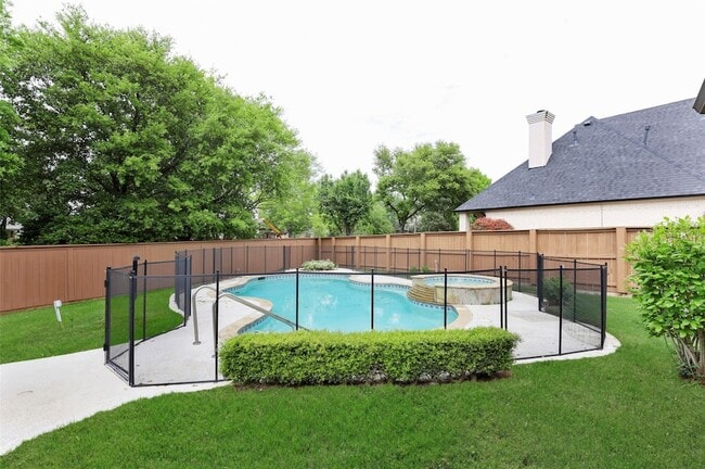 Building Photo - 914 Edgemeer Ln