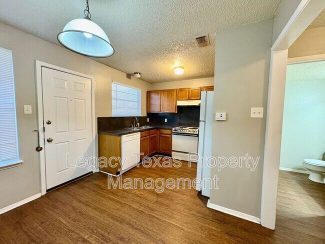 Building Photo - 1407 Courtney Pl