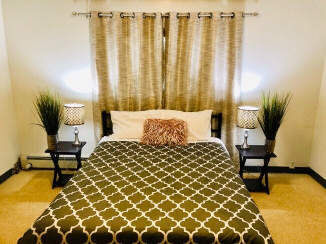 Building Photo - 342 E Dowling Rd