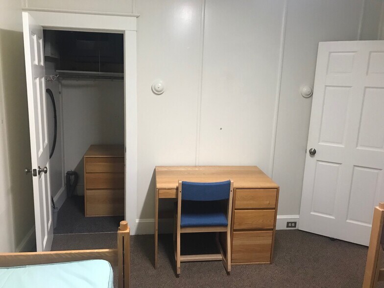 Building Photo - 33 Ward St