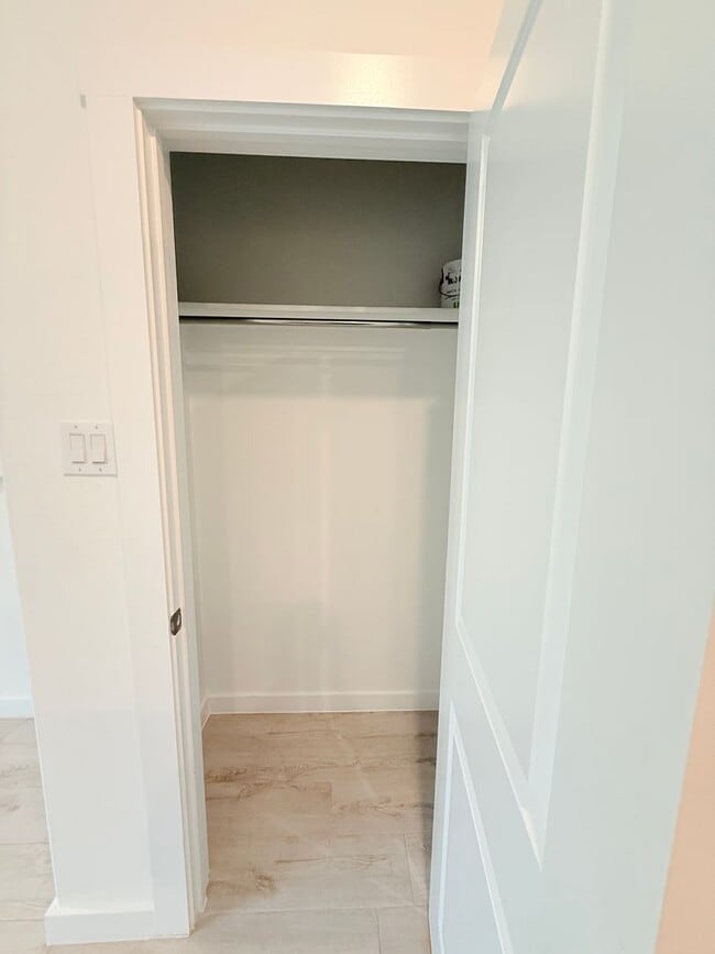 Building Photo - AVAILABLE NOW -Stunning 3-Bedroom Townhome Overlooking Greenbelt in Plano ISD 600 Collier Drive