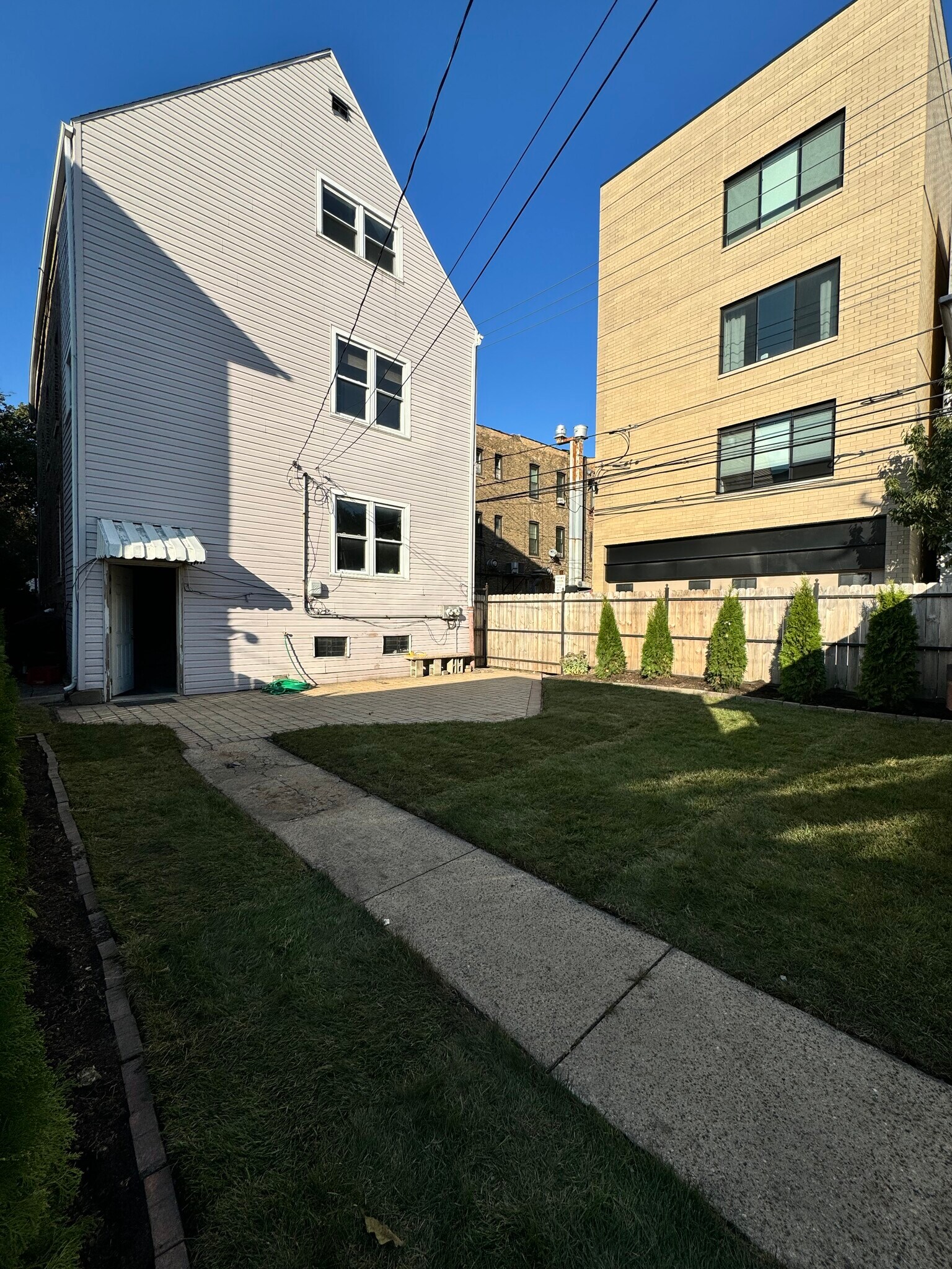 Building Photo - 2413 W Belden Ave