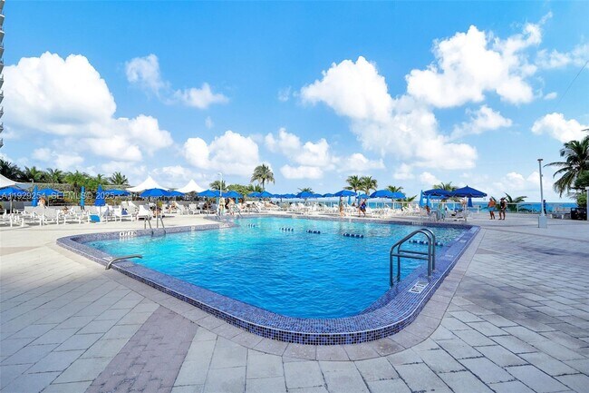 Building Photo - 2030 S Ocean Dr