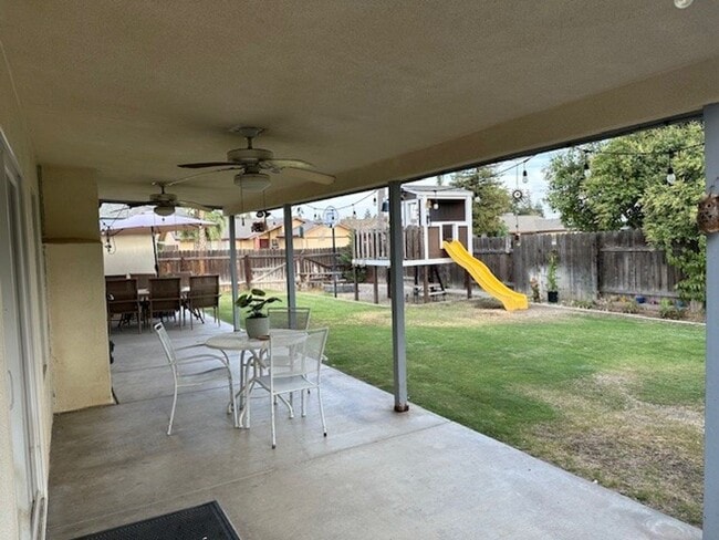 Building Photo - North West Bakersfield Home
