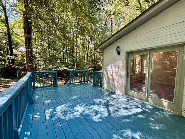Building Photo - 665 Gregory Manor Dr SW