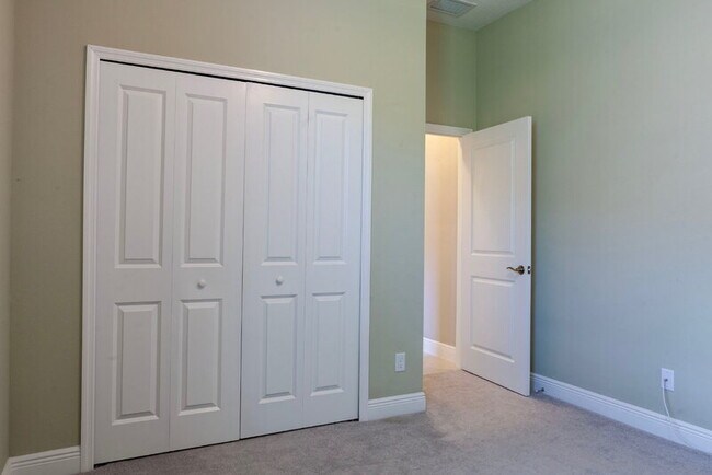 Building Photo - 13927 Old Creek Ct