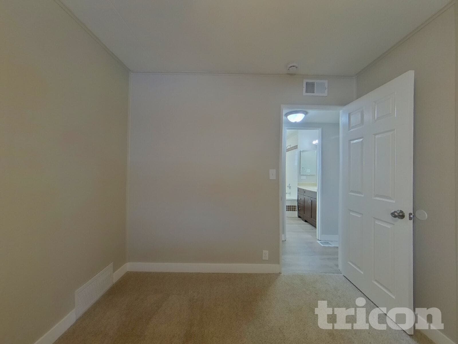 Building Photo - 1904 S Sheridan Ave