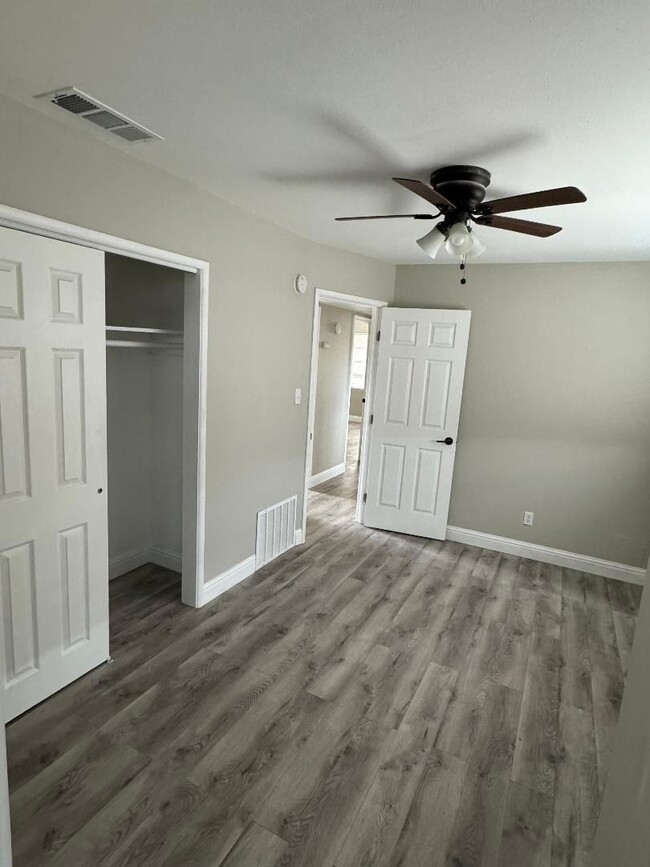 Building Photo - Cute Little Home For You