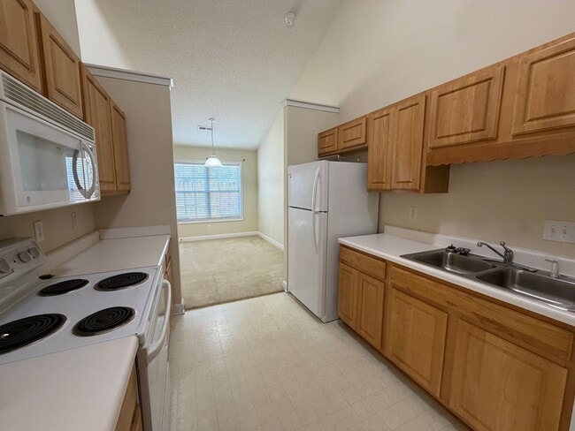 Building Photo - Elon / Townhome