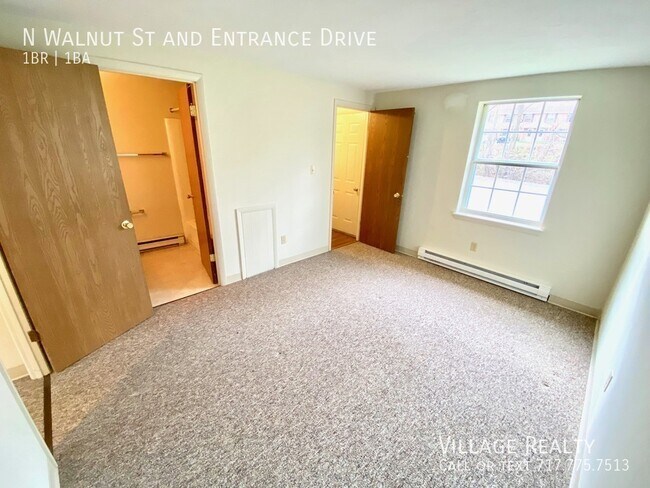 Building Photo - 320 N Walnut St