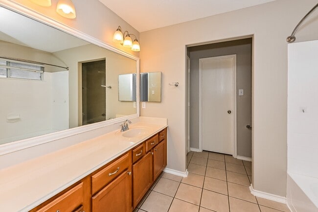 Building Photo - 4435 Sprangletop Ave