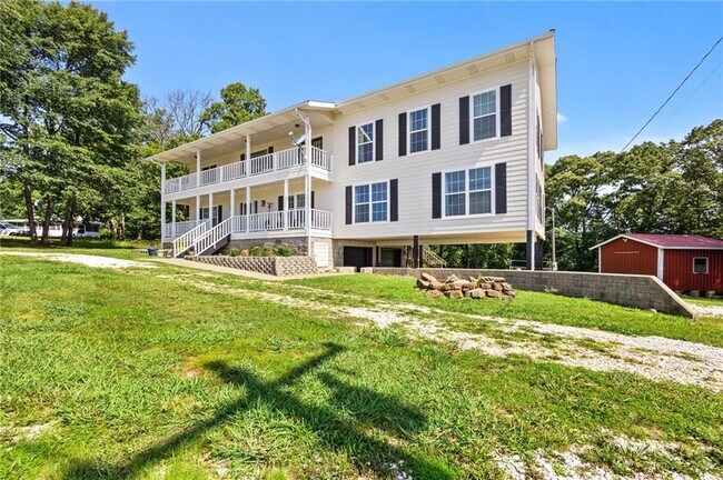 Building Photo - 10940 Devils Den Rd