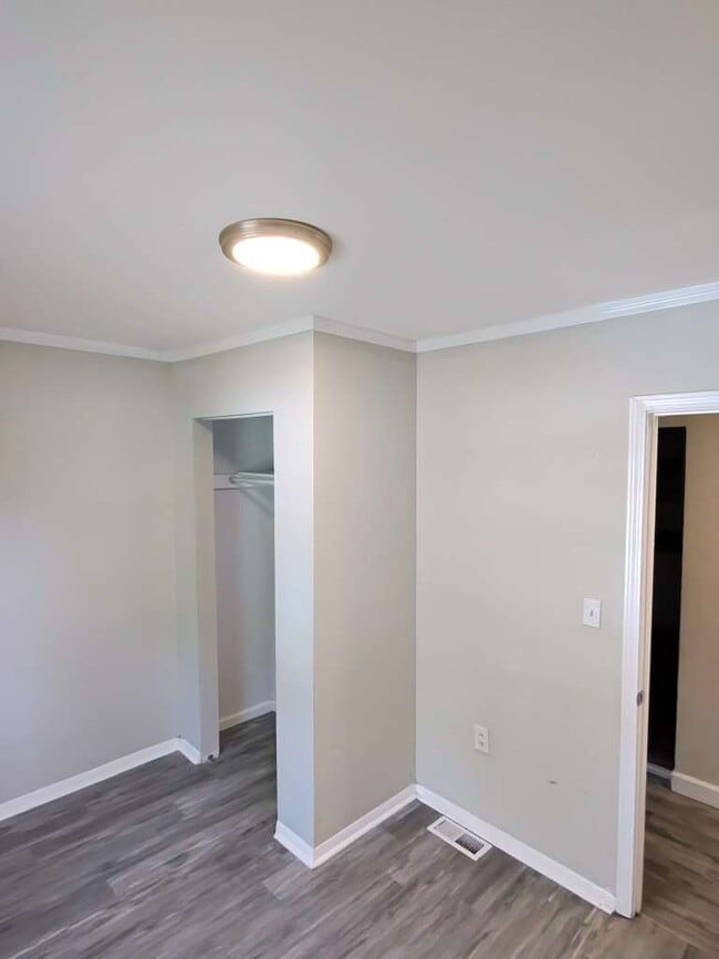 Building Photo - Spacious and Comfortable Living on Buddie Avenue