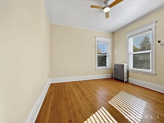 Building Photo - 2+br 1ba ~ Security Deposit Free Alternati...