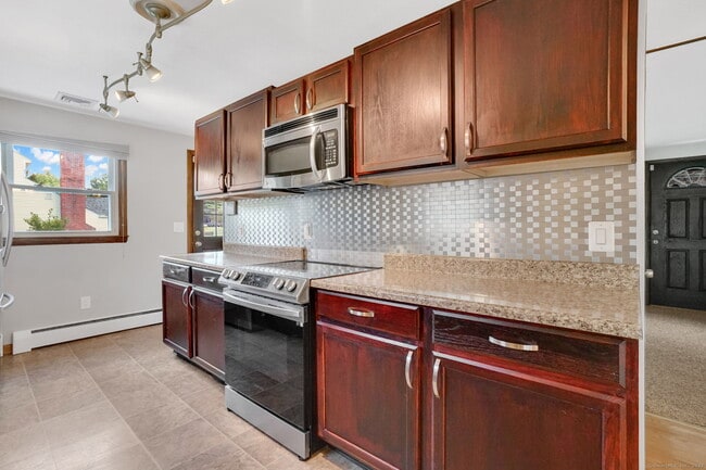Building Photo - 293 Brainard Rd
