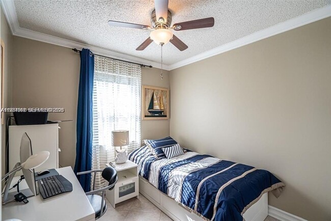 Building Photo - 221 Waterside Dr