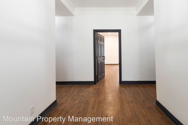 Building Photo - 10 br, 11 bath House - Employee Housing Op...