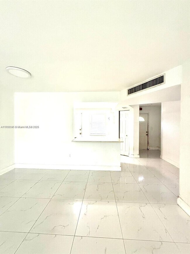 Building Photo - 1401 NE 191st St