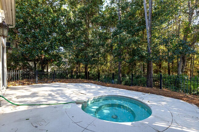 Building Photo - 2928 Pine Valley Dr