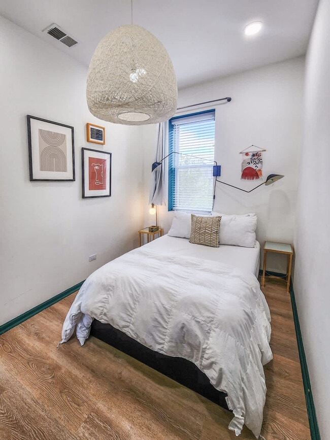 Building Photo - 1411 W Grand Ave