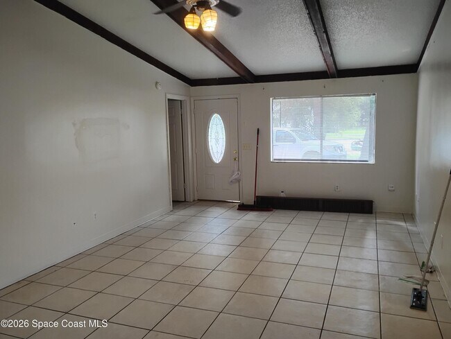 Building Photo - 1533 Emerson Dr SE