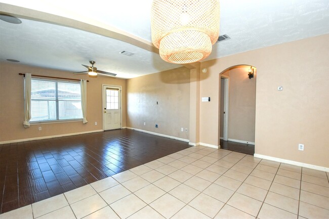 Building Photo - 7215 Kransburg Ranch Dr